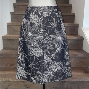 Black and white Knee-Length Pencil Skirt for Casual Wear